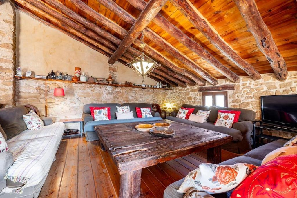 Can Miquelo - Casa Rural 16 Hostes Prat de Comte Exterior foto